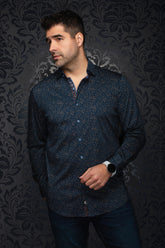 Chemise boutonnée bleu marine à motif, vue de face avec patte orange et manches longues pour homme par Au Noir