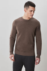 Chandail à manches longues col rond pour homme par Robert Barakett | Enrique RB52270 Brun | Machemise.ca, vêtements mode pour hommes