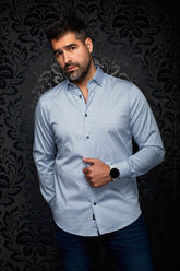 Vue de face d’une chemise boutonnée bleu pâle à motif géométrique avec col et boutons foncés pour homme par Au Noir