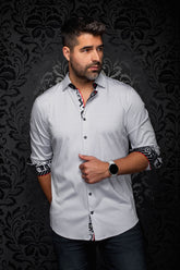 Chemise blanche boutonnée à micro motif noir, col contrastant, vue de face sur mannequin pour homme par Au Noir