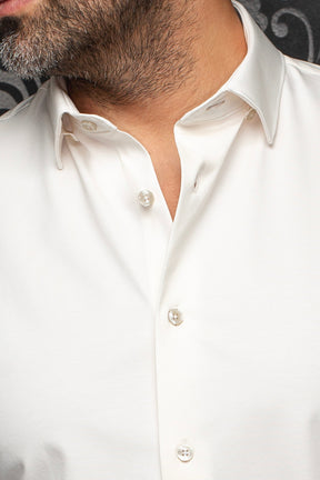 Au Noir men's white button-up shirt collar with pearl-like buttons and smooth fabric, close-up