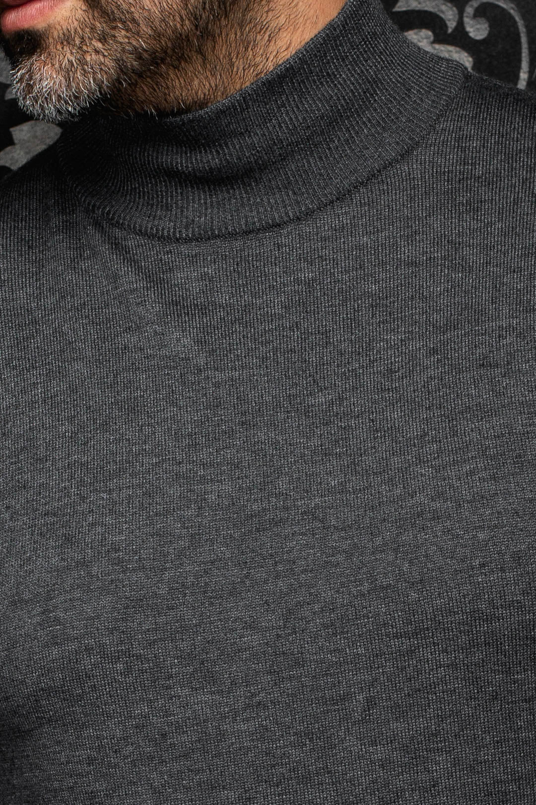 Au Noir men's charcoal gray knit merino sweater with ribbed turtleneck collar and fine texture, close-up