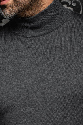 Au Noir men's charcoal gray knit merino sweater with ribbed turtleneck collar and fine texture, close-up
