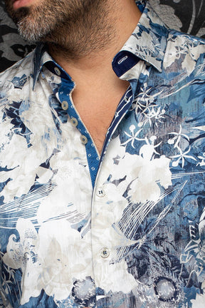 Col, des boutons et patte intérieure contrastante de la chemise à fleurs pour homme par Au Noir, en gros plan
