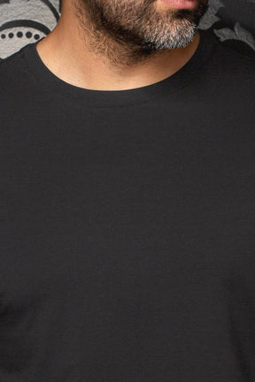 Au Noir men's black Short-sleeve T-Shirt crewneck, showing plain jersey surface and neckline stitching, close-up