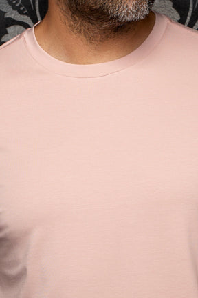 Au Noir men's pale pink crewneck Short-sleeve T-Shirt showing ribbed collar and smooth knit surface, close-up