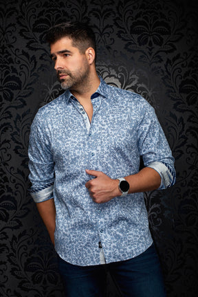 Chemise boutonnée bleue et blanche à fleurs sur mannequin, devant, vue de face pour homme par Au Noir