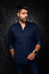 Chemise boutonnée bleu marine à poignets contrastés roulés et motif quadrillé pour homme par Au Noir, vue de face