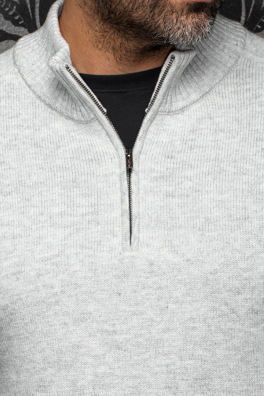 Au Noir men's light gray cashmere sweater, detail view