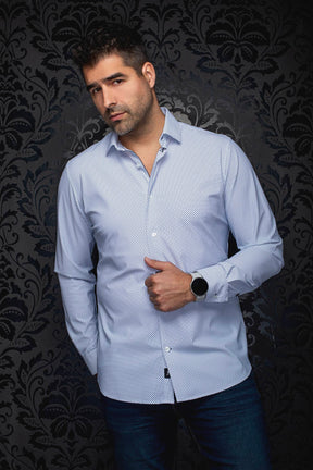 Vue de face d’une chemise performance boutonnée bleu pâle à manches longues, à micro-imprimé marine pour homme par Au Noir