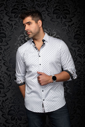 Vue avant en angle d’une chemise blanche à motif géométrique et poignets contrastants roulés pour homme par Au Noir
