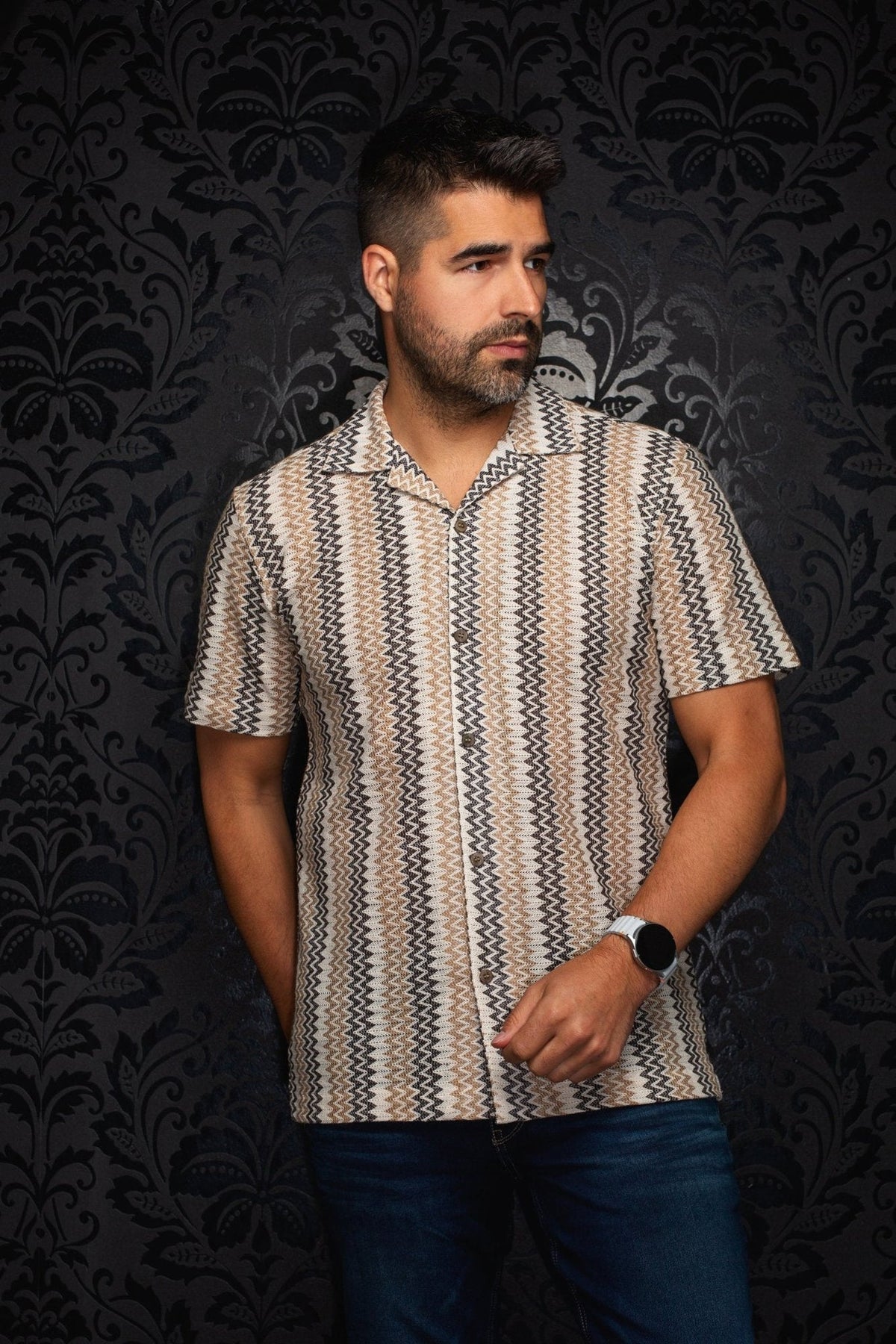 Chemise manches courtes à col ouvert pour homme par Au Noir | RAJ-T Beige | Machemise.ca, inventaire complet de la marque Au Noir