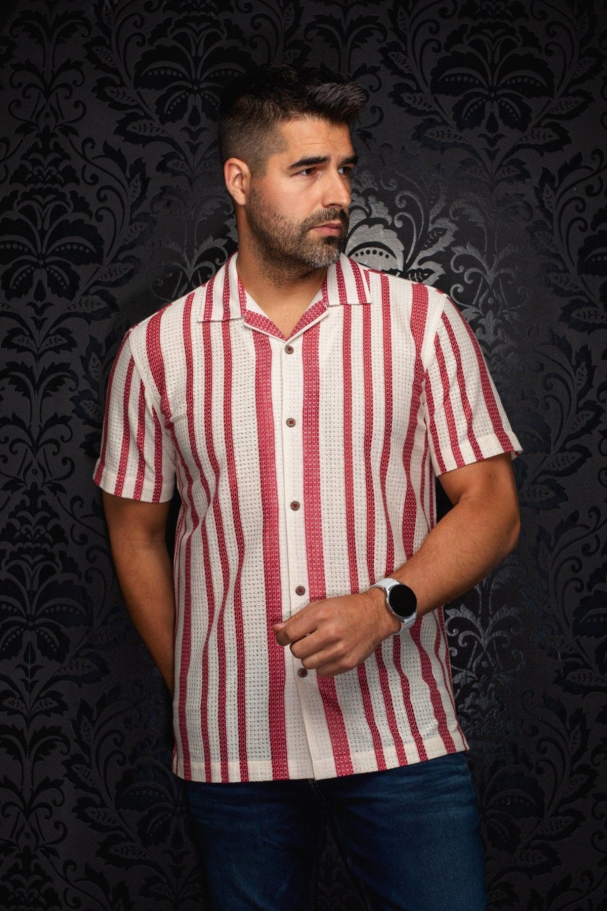 Chemise manches courtes à col ouvert pour homme par Au Noir | RAJ-T Cabernet | Machemise.ca, inventaire complet de la marque Au Noir