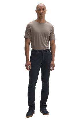 Robert Barakett men's full front model view of washed black straight-leg jeans styled with dark sneakers and a taupe T-Shirt