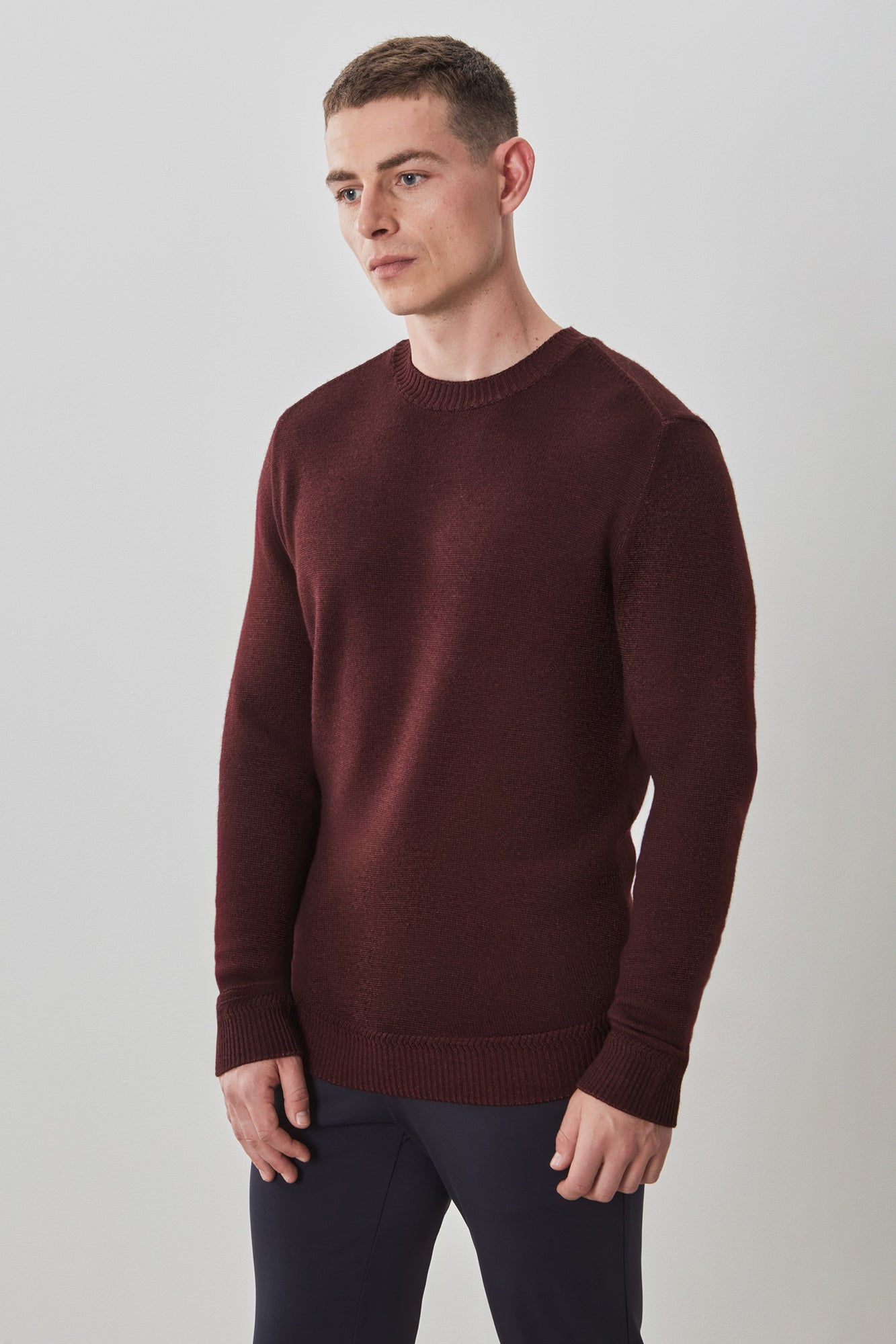Chandail M.L. col rond pour homme par Robert Barakett | RB32345 Bertona Bordeaux | Machemise.ca, vêtements mode pour hommes