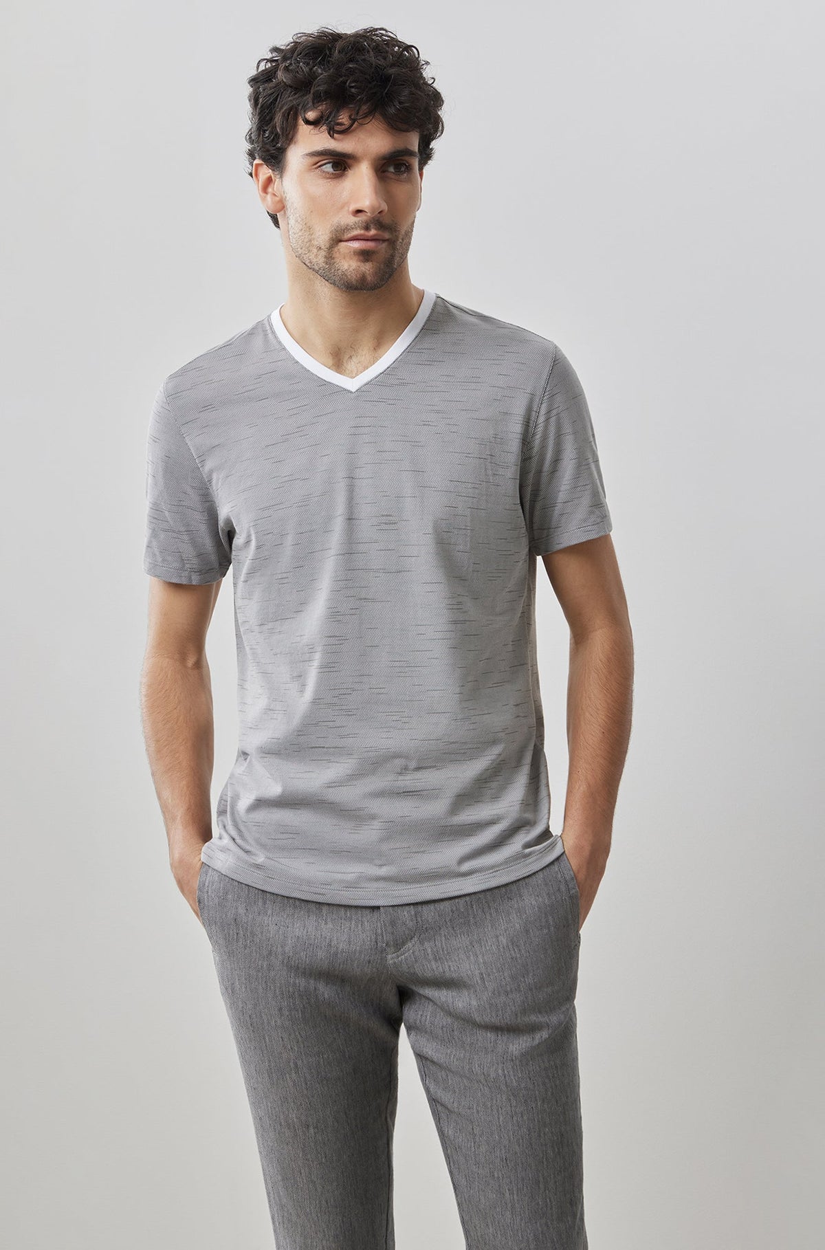 T-Shirt V-neck pour homme par Robert Barakett | RB41050 Brewer Gris | Machemise.ca, vêtements mode pour hommes