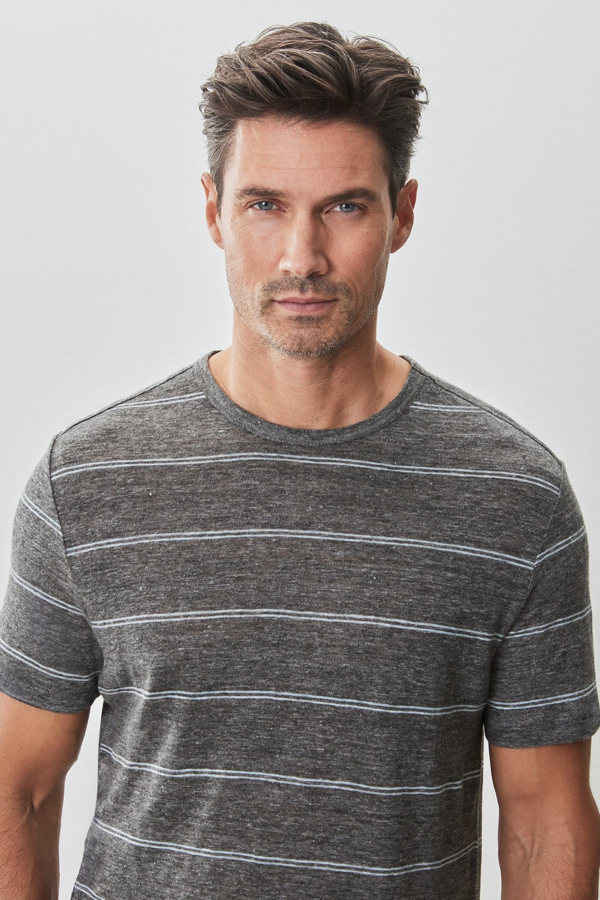 T-shirt col rond pour homme par Robert Barakett | RB51174 Folsom Anthracite | Machemise.ca, vêtements mode pour hommes