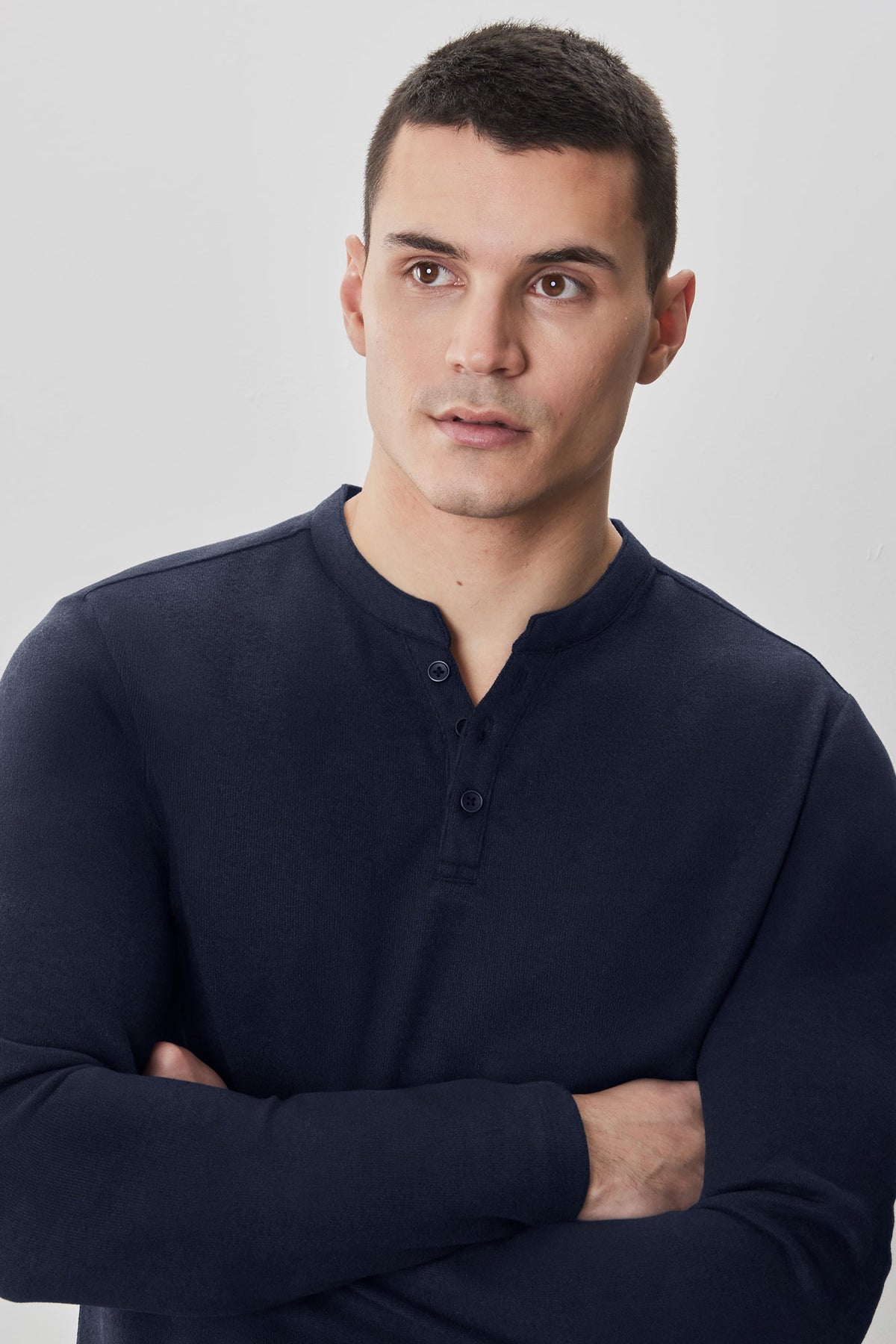 T-Shirt M.L. henley pour homme par Robert Barakett | RB52157 Alec Marine | Machemise.ca, vêtements mode pour hommes