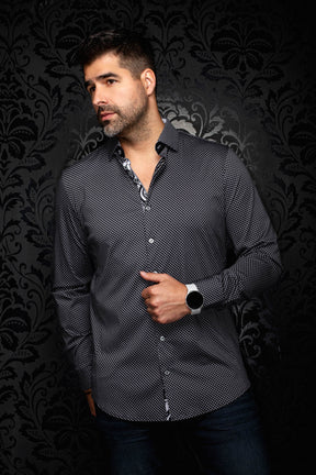 Vue avant en angle d’une chemise noire à motif géométrique et patte intérieure contrastée pour homme par Au Noir