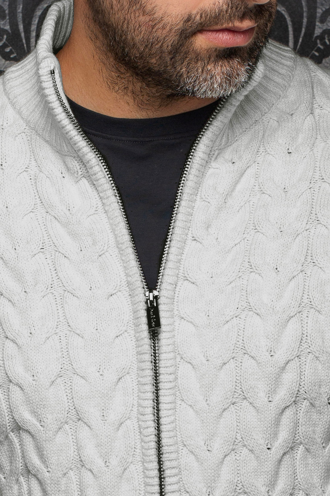Au Noir men's light gray cable-knit zip sweater merino jacket with ribbed stand collar and dark zipper, close-up