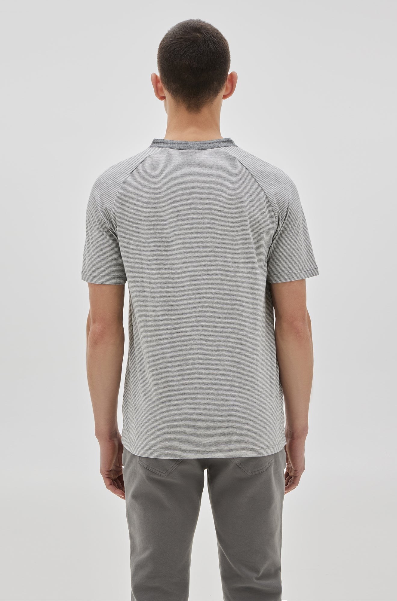 T-Shirt henley pour homme par Robert Barakett | RB21050/Cecil Gris Clair/Light Grey| Machemise.ca, vêtements mode pour hommes